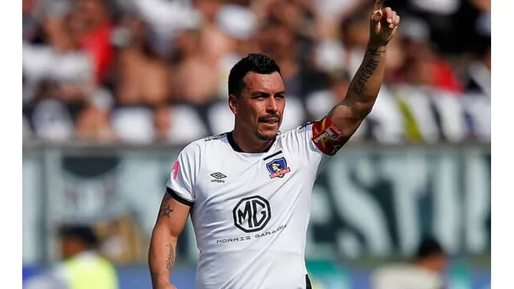 Esteban Paredes festeja su gol histórico