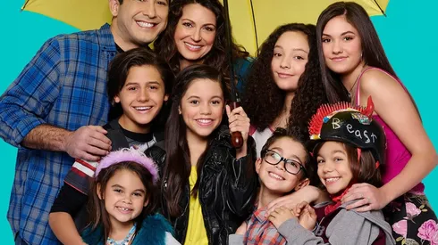 Ronni Hawk apareció la comedia "Stuck in the middle" de Disney Channel.