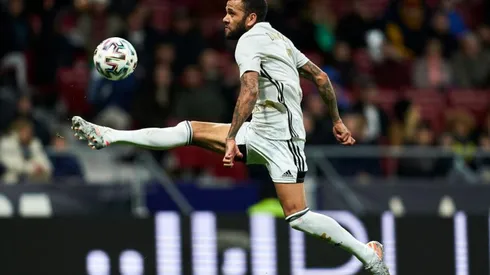 Dani Alves puede cambiar de equipo en Brasil.