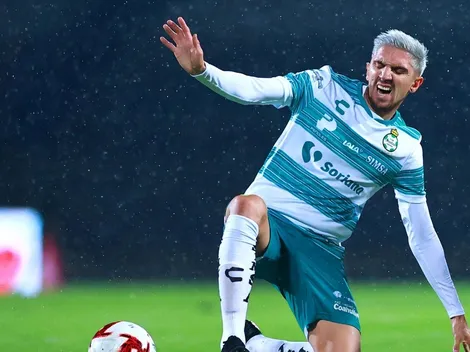 Diego Valdés anota ante Chivas, pero se lo anulan por falta previa