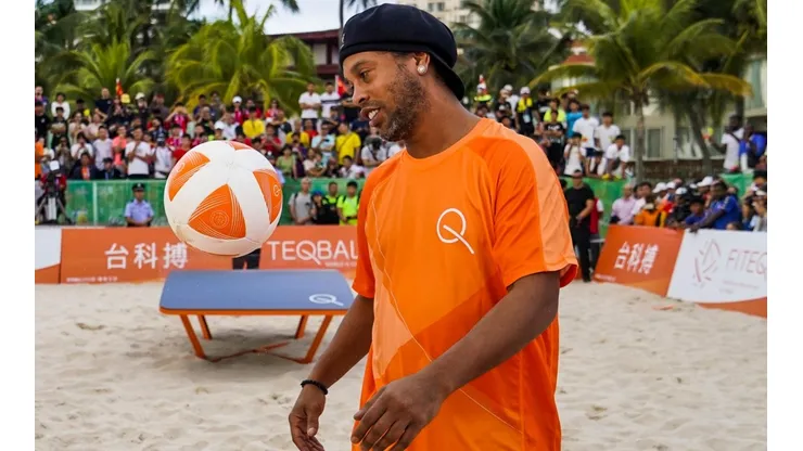 Ronaldinho quiere volver a ser feliz en Barcelona.