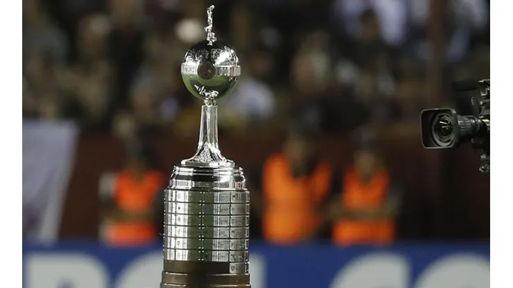 El anhelado trofeo de la Copa Libertadores.