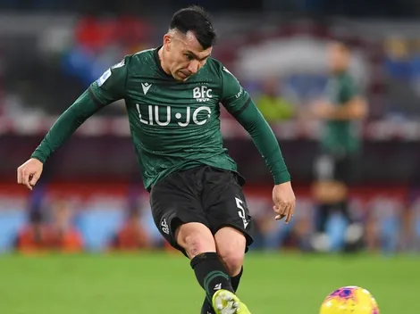 Aplausos para Gary "Don Elías": salió jugando entre dos rivales