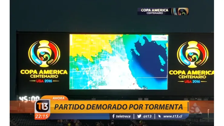 La pantalla gigante del Soldier Field de Chicago anunciaba la llegada de la tormenta que atrasó por dos horas el segundo tiempo de Chile con Colombia.