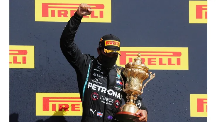 Lewis Hamilton ganó de manera increíble con una rueda menos tras un pinchazo en el último giro.