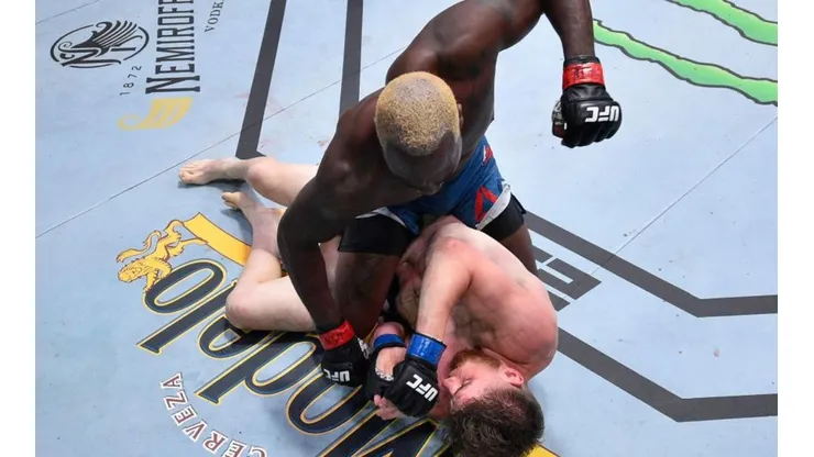 Derek Brunson destrozó a Edmen Shahbazyan en la estelar del UFC Vegas 5
