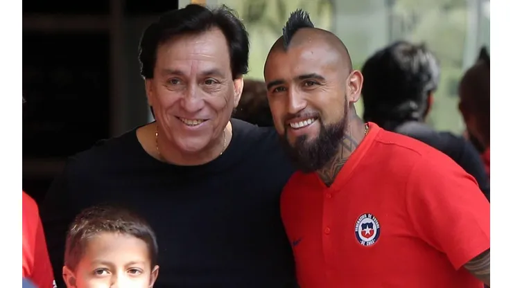 Roberto Rojas junto a Arturo Vidal en la última Copa América