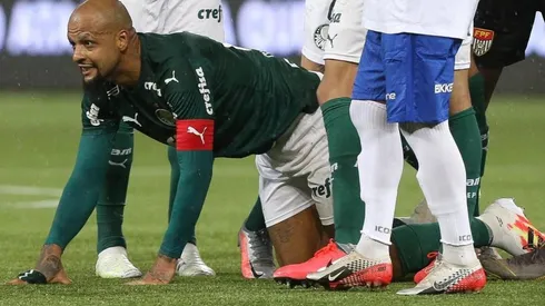 Felipe Melo celebra burlándose de los rivales