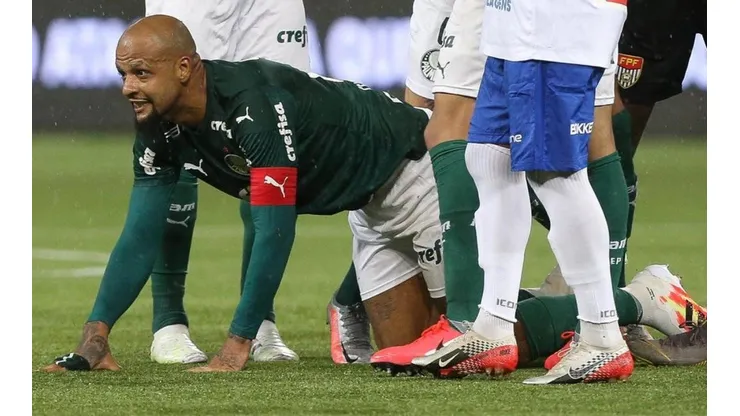 Felipe Melo celebra burlándose de los rivales