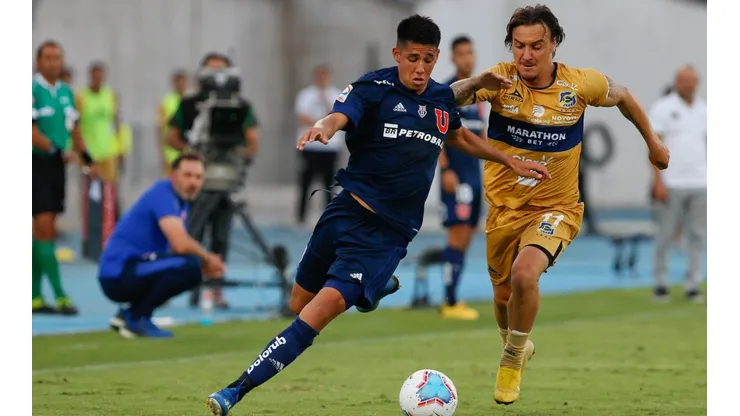 Sebastián Galani ante Everton en el Estadio Nacional