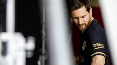 Lionel Messi es rostro central en la presentación de la nueva camiseta de Barcelona para la próxima temporada