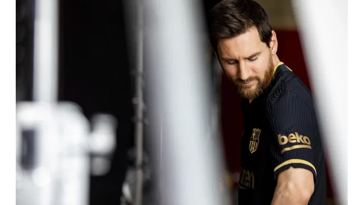 Lionel Messi es rostro central en la presentación de la nueva camiseta de Barcelona para la próxima temporada