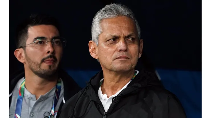 Reinaldo Rueda en la banca de Chile