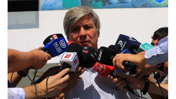 Harold Mayne-Nicholls anunció que seguirá en la vicepresidencia de Colo Colo aunque no reciba sueldo