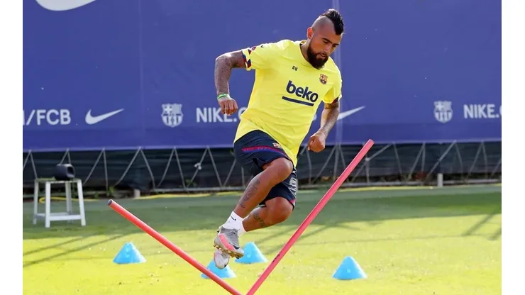 Arturo Vidal no podrá estar en la revancha entre Barcelona y Napoli por octavos de final de la Champions League