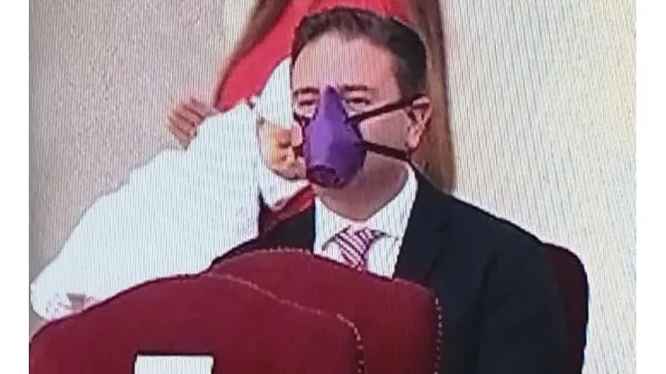 Así lucía Christian Pino en medio del cambio de gabinete de este martes, en La Moneda.