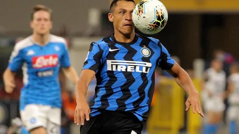 Alexis frente al Napoli.