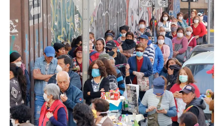 Expertos pronostican una segunda ola para mediados de agosto en Chile