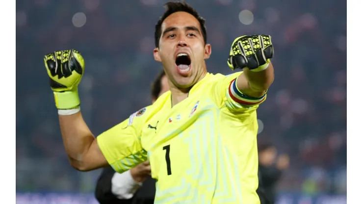 Claudio Bravo sorprende a niños en Twitter