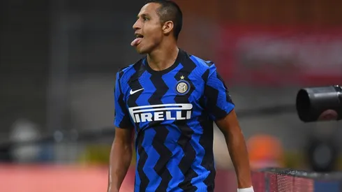 Alexis Sánchez con camiseta nueva en el Inter frente a Napoli.