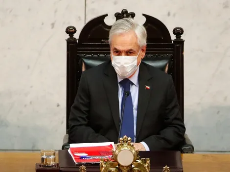 Piñera define un gabinete más político para salvar su gobierno