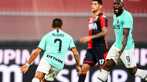 Alexis Sánchez festeja junto a Lukaku