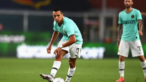 Alexis Sánchez ante el Genoa