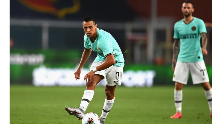 Alexis Sánchez ante el Genoa