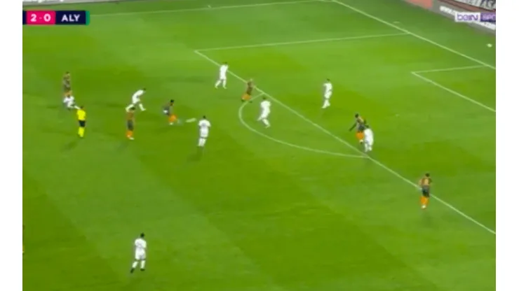 Junior Fernandes anotó un golazo en triunfo del Alanyaspor