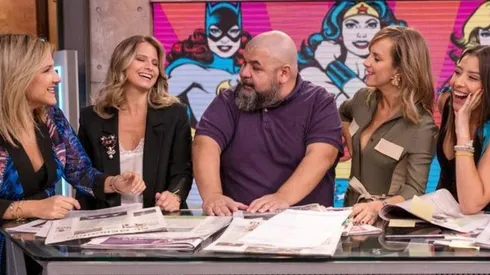 Pablo "Pablete" Alvarado junto al panel femenino de "Mucho Gusto".