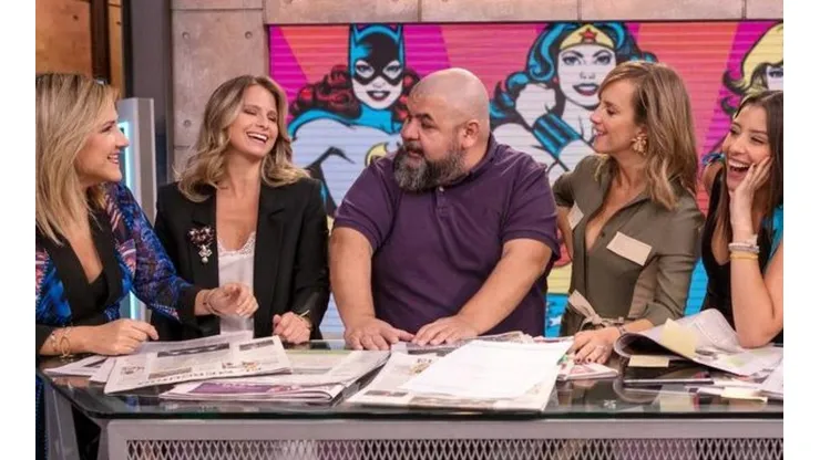 Pablo "Pablete" Alvarado junto al panel femenino de "Mucho Gusto".