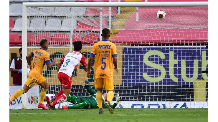 Eduardo Vargas se hizo presente en el marcador ante Necaxa