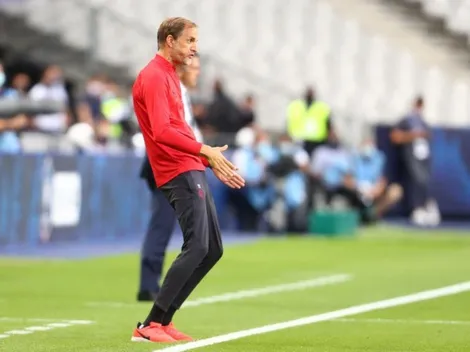 DT de PSG se enfurece tras ser bañado en champagne