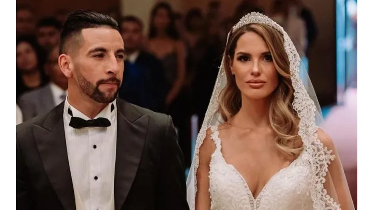 Mauricio Isla y Gala Caldirola en su matrimonio