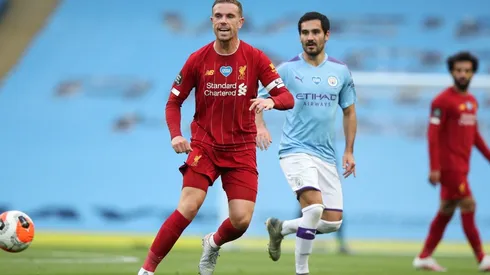 Jordan Henderson ante el Manchester City