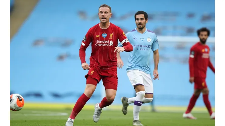 Jordan Henderson ante el Manchester City