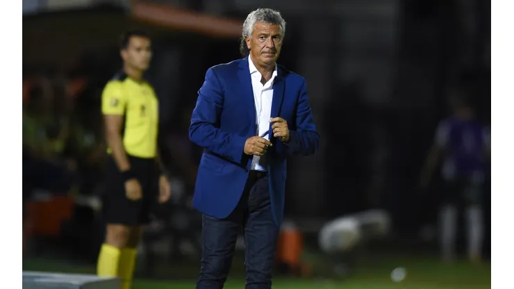 Néstor Gorosito en la banca de Tigre