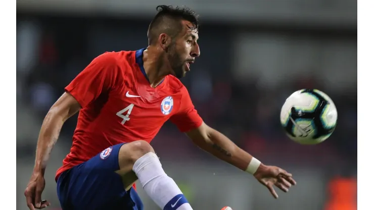 El defensor de 32 años quiere seguir peleando en instancias importantes con la camiseta de La Roja.