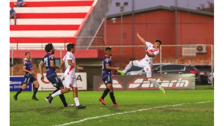 River y Nacional en el regreso del fútbol en Paraguay.