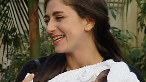 La actriz Ximena Rivas compartió en sus redes sociales la identidad de la pequeña que sostuvo en brazos durante la teleserie Aquelarre.