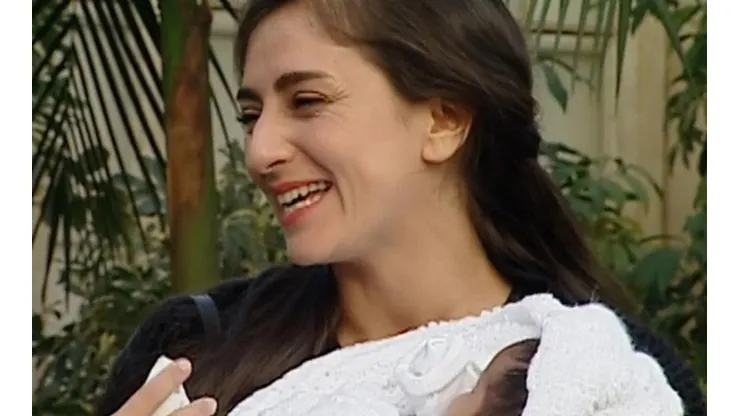 La actriz Ximena Rivas compartió en sus redes sociales la identidad de la pequeña que sostuvo en brazos durante la teleserie Aquelarre.