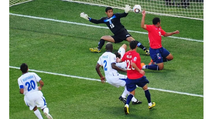 El momento en que Jean Beausejour marcaba el primer gol de Chile en Sudáfrica.