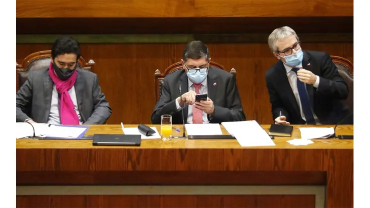 Los ministros Alvarado y Blumel se comprometieron con los partidos oficialistas a mejorar la propuesta para la Clase Media.