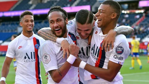 Neymar e Icardi replican el mítico penal de Cruyff