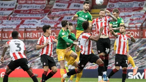 Brentford ganó y se puso a la caza del Leeds United de Marcelo Bielsa