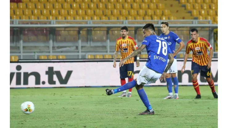 Erick Pulgar no definió bien desde el punto penal ante Lecce