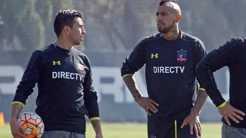 Gonzalo Fierro junto a Arturo Vidal en una práctica de Colo Colo en 2015