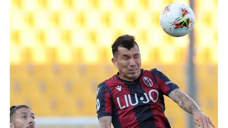 Gary Medel vuelve a ser titular en Bologna