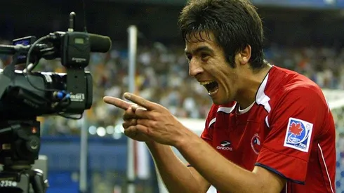 Mauricio Isla celebrando uno de sus dos goles ante Nigeria