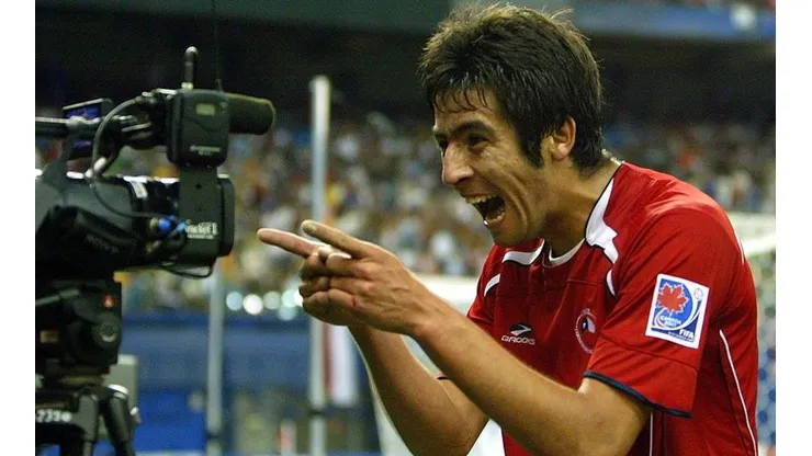 Mauricio Isla celebrando uno de sus dos goles ante Nigeria